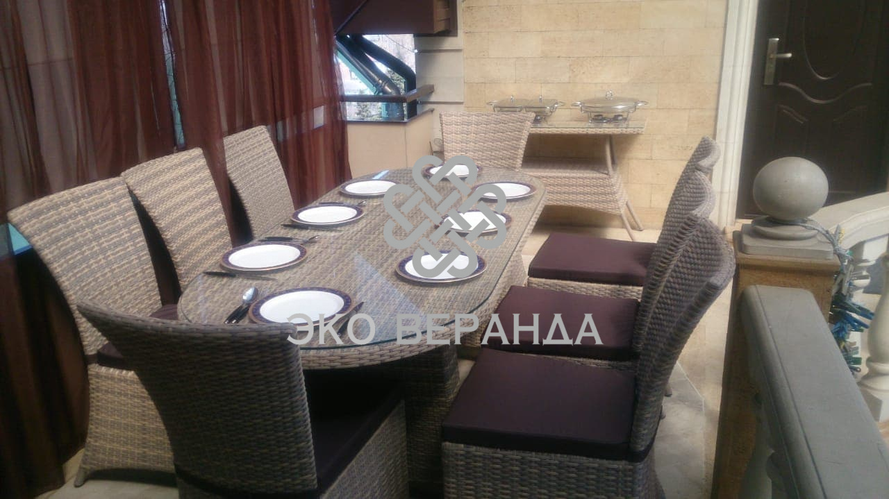 Обеденная группа с овальным столом